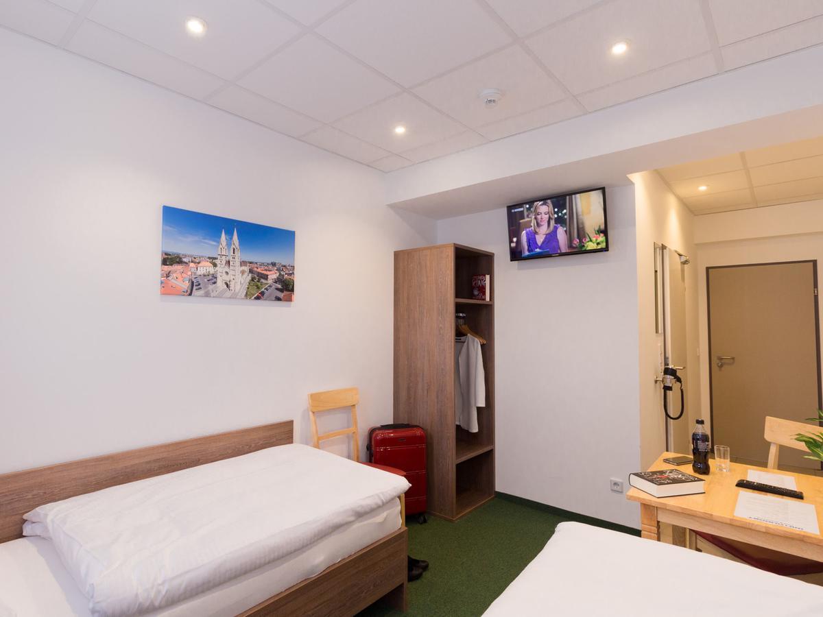 Winbudget "Bed&Breakfast" Wiener Neustadt Zewnętrze zdjęcie