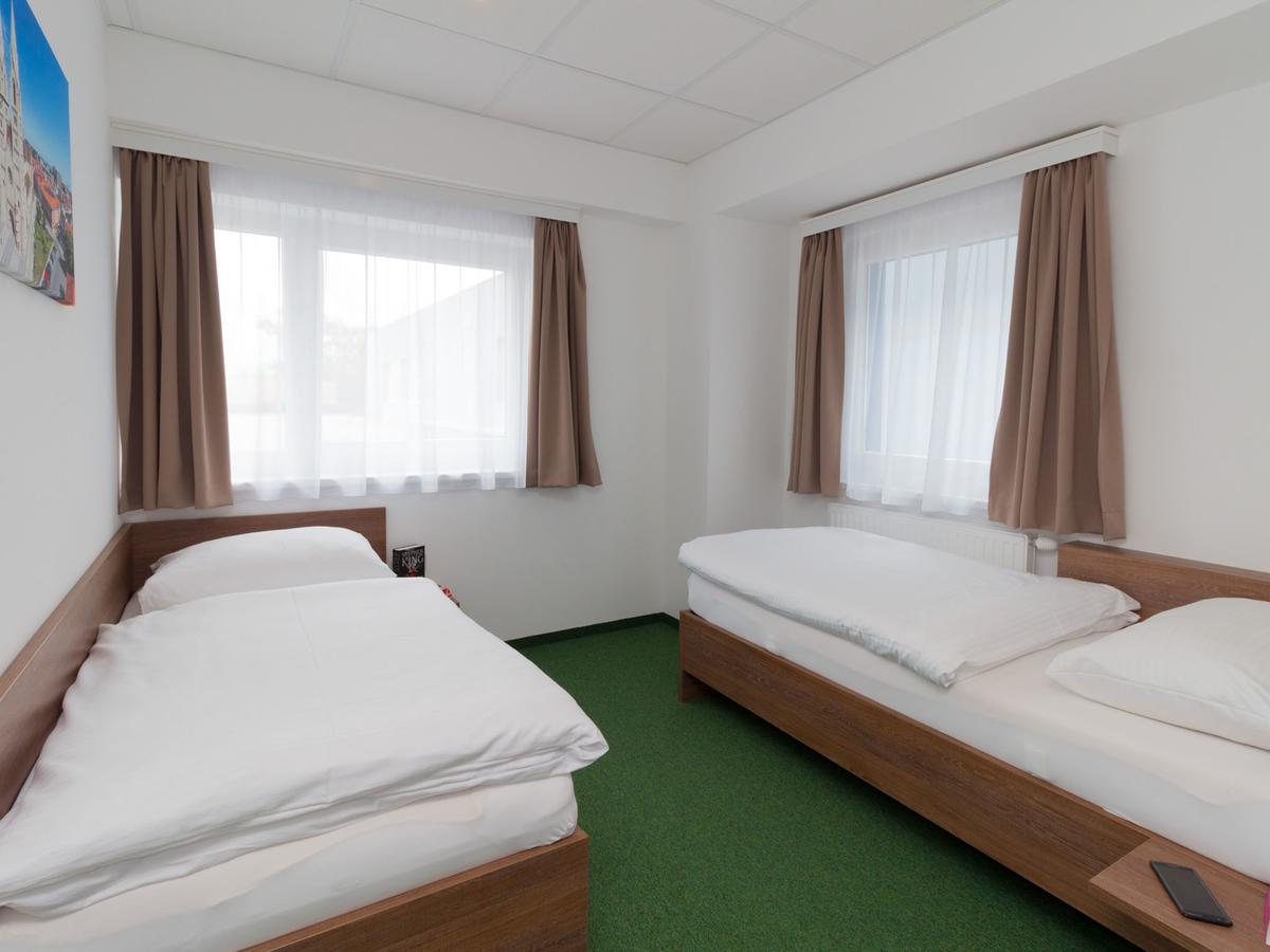 Winbudget "Bed&Breakfast" Wiener Neustadt Zewnętrze zdjęcie